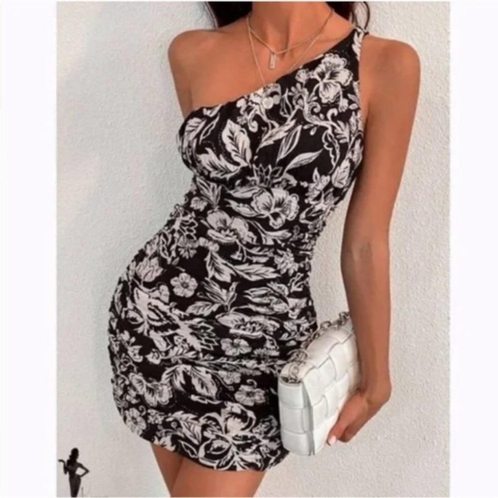 Zara Back & White Ruched Floral One-Shoulder Dress Size Extra Small